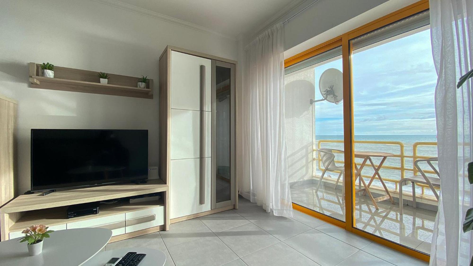 Quarteira Frente Praia II By Homeslow Rentals Exterior photo